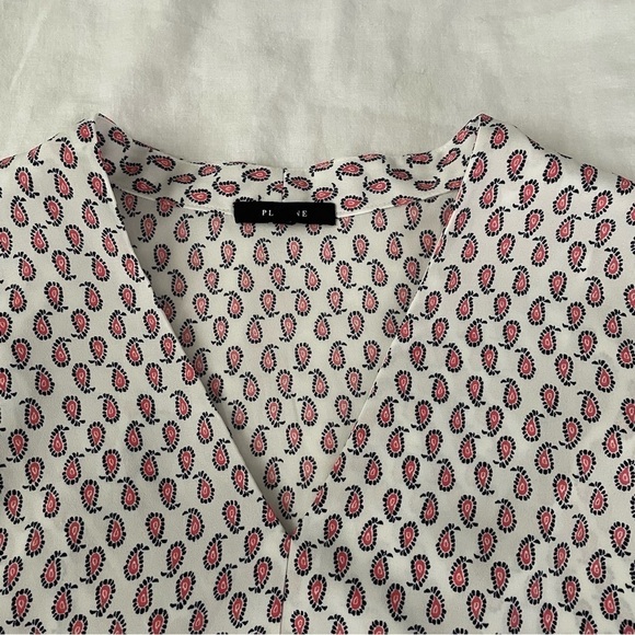 Pleione MEDIUM White Paisley Print Cuffed Cap Sleeve Boxy Top V-Neck pink - Picture 3 of 8